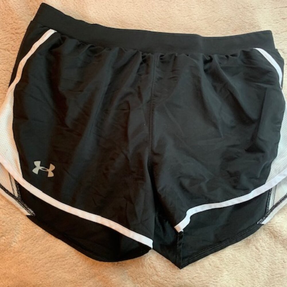 Under Armour Athletic Shorts Women's Medium Loose Heatgear
